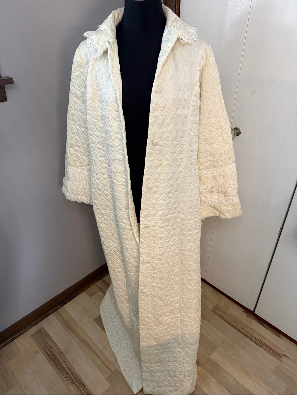 Vintage Christian Dior Cream Quilted Lace-Trim Long Robe